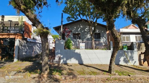 Casa à venda com 3 quartos, 130m², 2 vagas, Rua Landel de Moura no bairro Tristeza em Porto Alegre