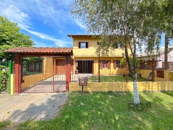 Casa à venda com 3 quartos, 189m², 1 suíte, 2 vagas, Avenida Juca Batista no bairro Hípica em Porto Alegre