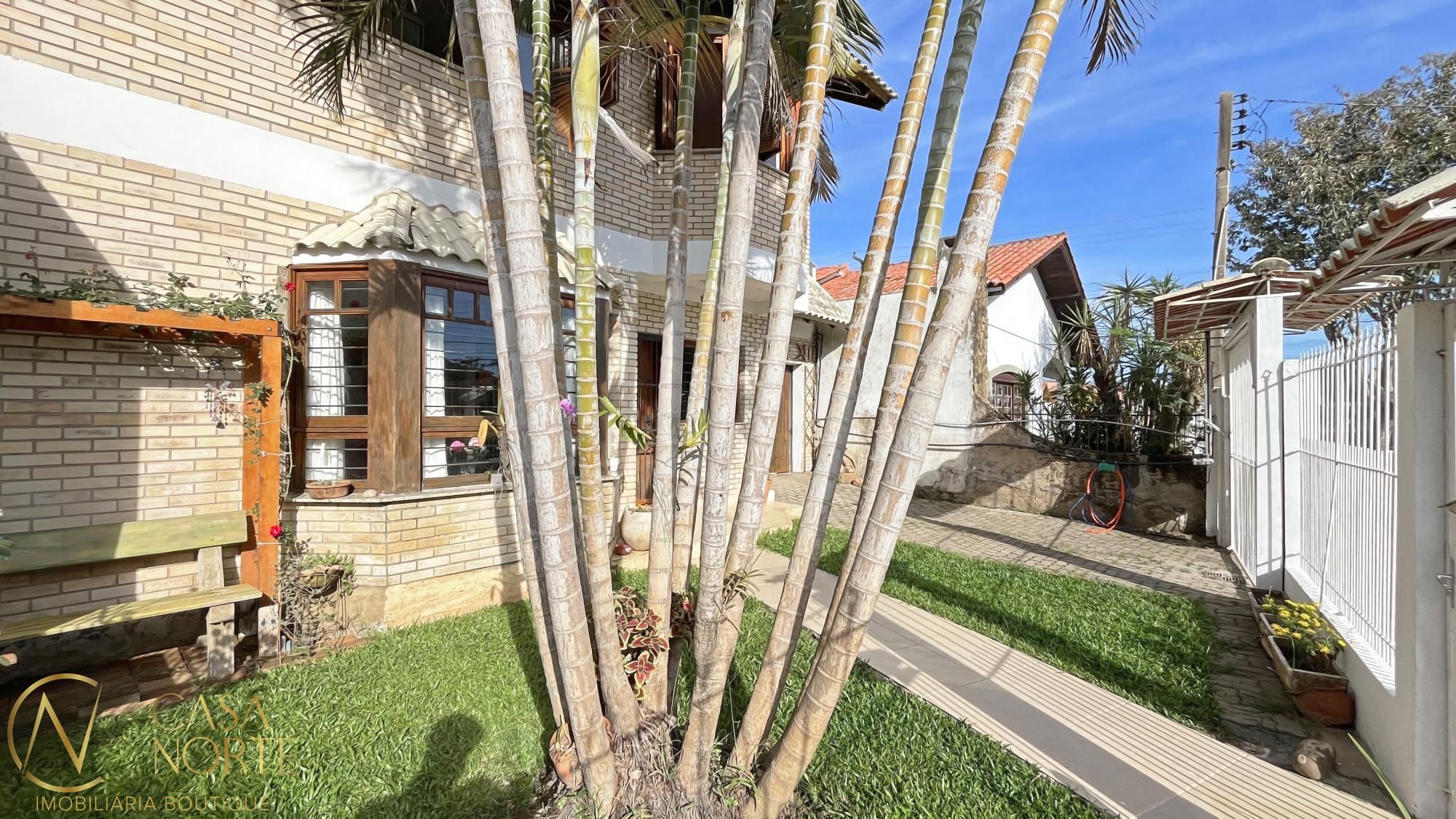 Casa à venda com 4 quartos, 160m², 1 suíte, 4 vagas, Avenida Guarujá no bairro Guarujá em Porto Alegre