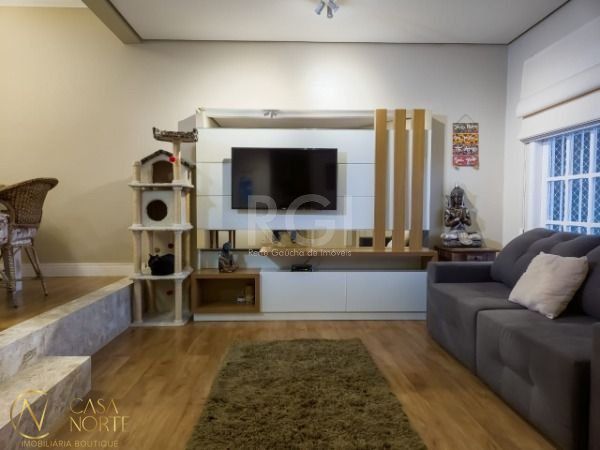 Casa à venda com 3 quartos, 159m², 1 suíte, 4 vagas, Rua Padre João Batista Reus no bairro Vila Conceição em Porto Alegre
