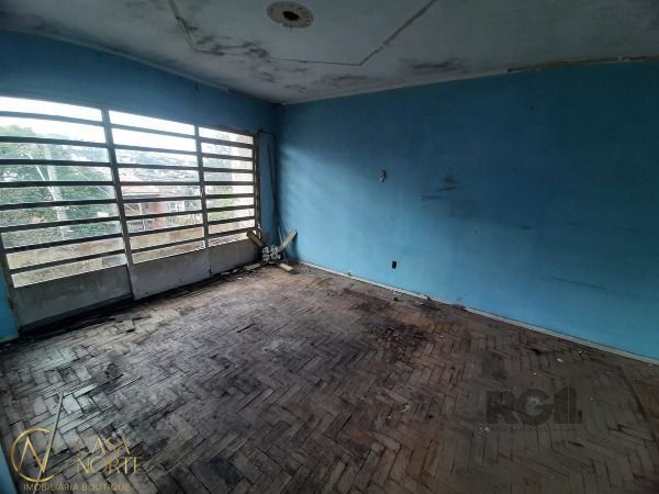 Casa à venda com 4 quartos, 200m², 1 suíte, 2 vagas, Rua Jaguari no bairro Cristal em Porto Alegre