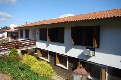 Casa à venda com 4 quartos, 550m², 2 suítes, 4 vagas, Omagua no bairro Vila Assunção em Porto Alegre