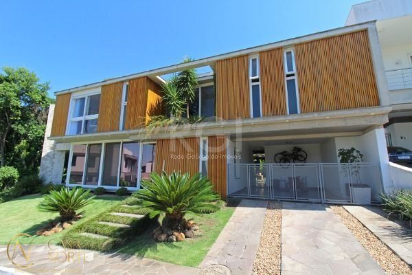 Casa de Condomínio à venda com 3 quartos, 278m², 3 suítes, 2 vagas, Rua Francisco Solano Borges no bairro Hípica em Porto Alegre