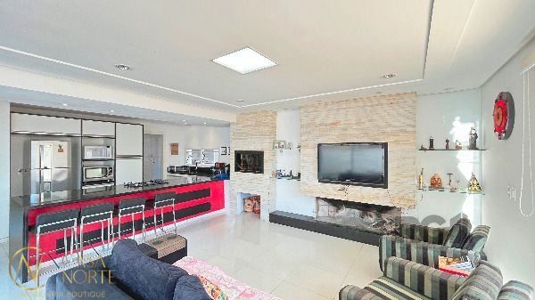 Casa à venda com 3 quartos, 230m², 3 suítes, 4 vagas, Rua Eroni Soares Machado no bairro Hípica em Porto Alegre