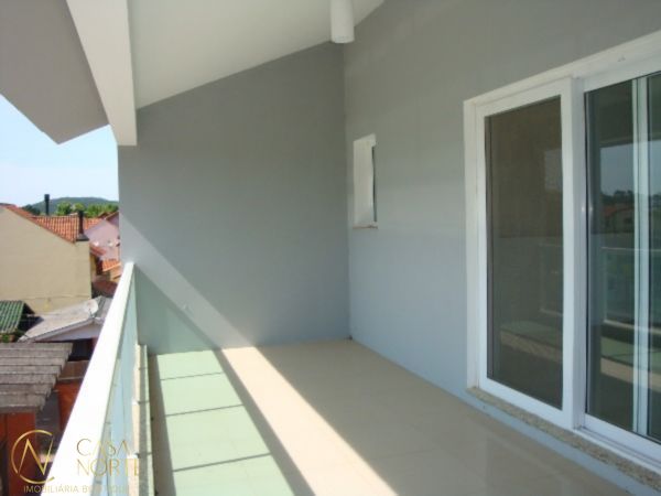 Casa à venda com 3 quartos, 353m², 1 suíte, 3 vagas, Avenida Orleaes no bairro Guarujá em Porto Alegre