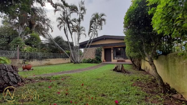 Casa à venda com 3 quartos, 200m², 1 suíte, 8 vagas, Avenida Imperial no bairro Ipanema em Porto Alegre