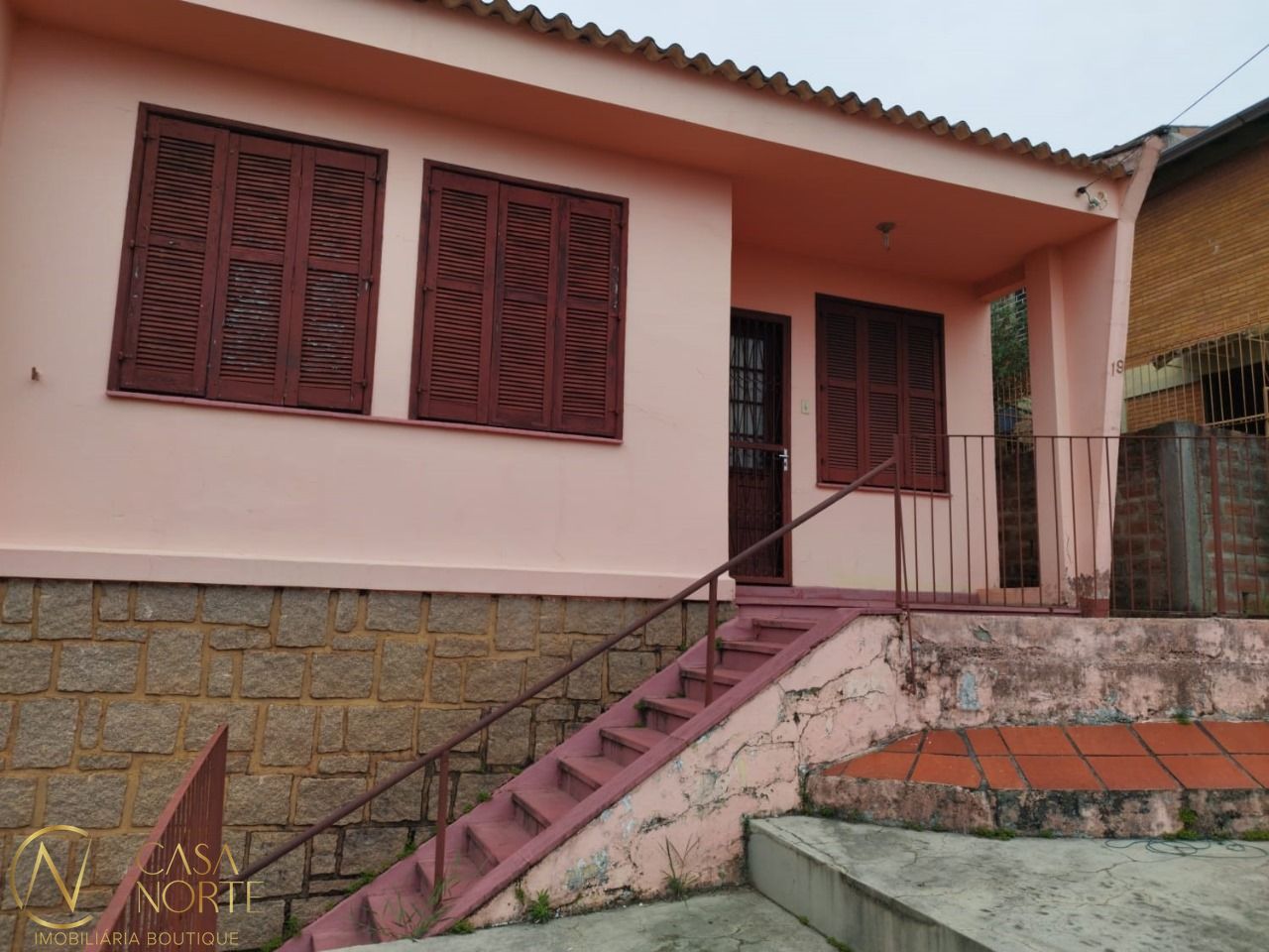 Casa à venda com 3 quartos, 200m², 2 vagas, Rua Capitão Padilha no bairro Glória em Porto Alegre