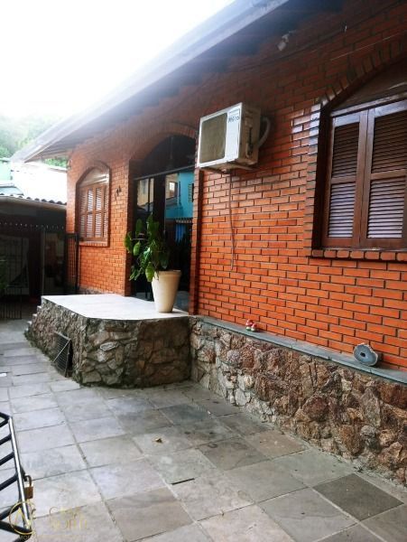 Casa à venda com 4 quartos, 110m², 1 suíte, 1 vaga, Avenida Engenheiro Ludolfo Boehl no bairro Teresópolis em Porto Alegre