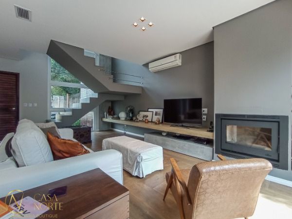 Casa de Condomínio à venda com 3 quartos, 173m², 1 suíte, 2 vagas, Rua Francisco Solano Borges no bairro Hípica em Porto Alegre