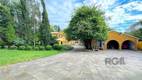 Casa à venda com 7 quartos, 720m², 6 vagas, Avenida Coronel Marcos no bairro Pedra Redonda em Porto Alegre