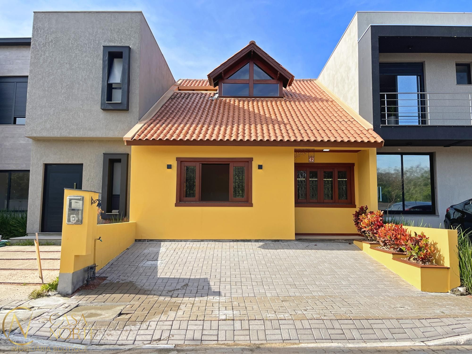 Casa de Condomínio à venda com 3 quartos, 160m², 1 suíte, 2 vagas, Rua Jean Vardaramatos no bairro Hípica em Porto Alegre