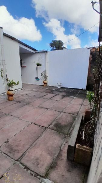 Casa à venda com 2 quartos, 60m², 4 vagas, Rua Álamo-Branco no bairro Restinga em Porto Alegre
