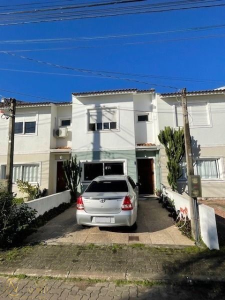 Casa de Condomínio à venda com 3 quartos, 147m², 1 suíte, 2 vagas, Avenida Edgar Pires de Castro no bairro Hípica em Porto Alegre