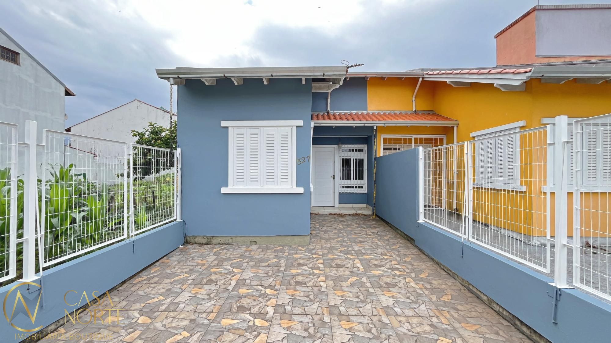 Casa à venda com 2 quartos, 70m², 2 suítes, 2 vagas, Rua Baldoino Bottini no bairro Hípica em Porto Alegre