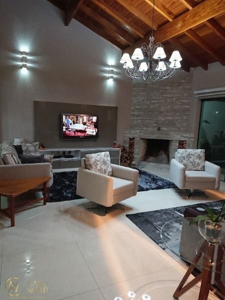 Casa à venda com 4 quartos, 200m², 1 suíte, 2 vagas, Rua Olegario Dias Maciel no bairro Espírito Santo em Porto Alegre
