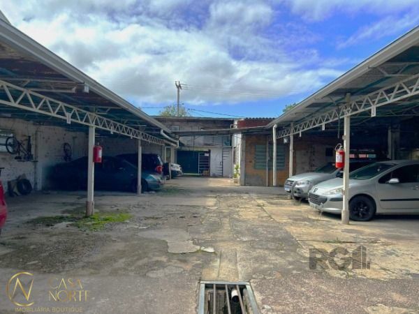 Terreno à venda  com 405m², Rua Chico Pedro no bairro Camaquã em Porto Alegre