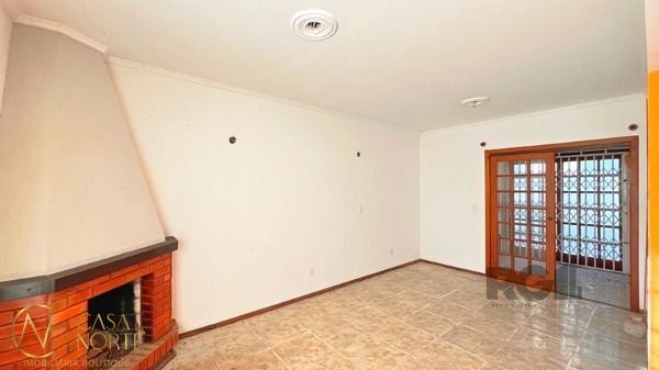 Casa à venda com 3 quartos, 320m², 1 suíte, 3 vagas, Rua Kyve T. Knijnik no bairro Espírito Santo em Porto Alegre