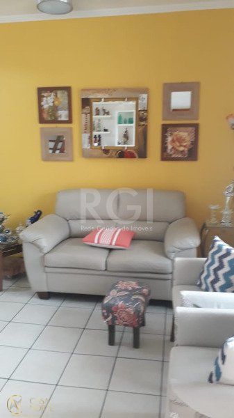 Casa à venda com 2 quartos, 110m², 2 suítes, 2 vagas, Rua Carlos Scliar no bairro Hípica em Porto Alegre