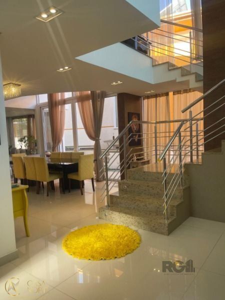 Casa de Condomínio à venda com 3 quartos, 267m², 3 suítes, 3 vagas, Rua Sabiá no bairro Jardim Carvalho em Porto Alegre