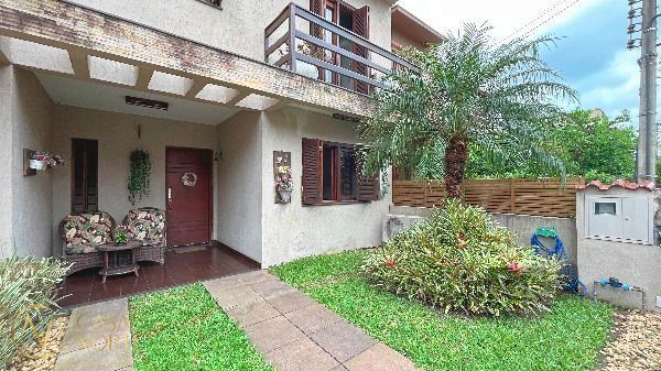 Casa à venda com 3 quartos, 125m², 1 suíte, 2 vagas, Rua Alexandre de Gusmão no bairro Hípica em Porto Alegre