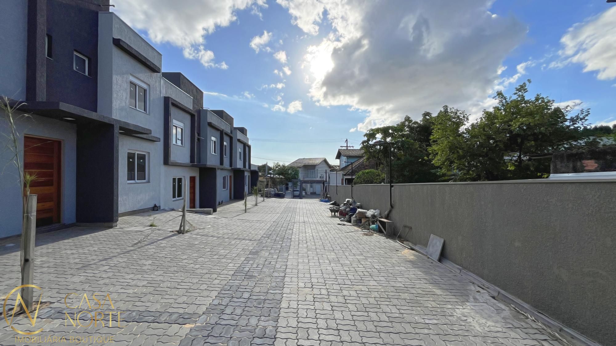 Casa de Condomínio à venda com 2 quartos, 59m², 1 suíte, 1 vaga, Rua Miguel Ascoleze no bairro Vila Nova em Porto Alegre