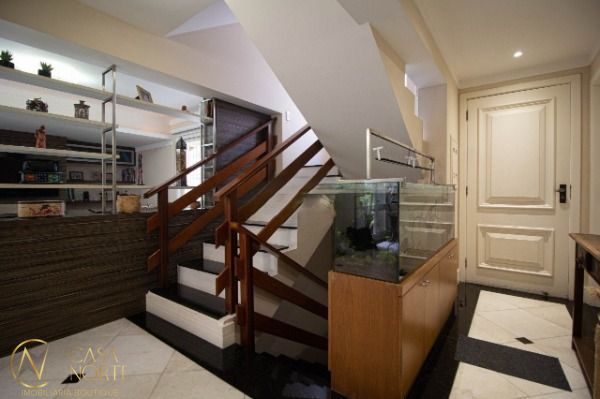 Casa de Condomínio à venda com 3 quartos, 259m², 1 suíte, 4 vagas, Rua Quatorze de Julho no bairro Boa Vista em Porto Alegre