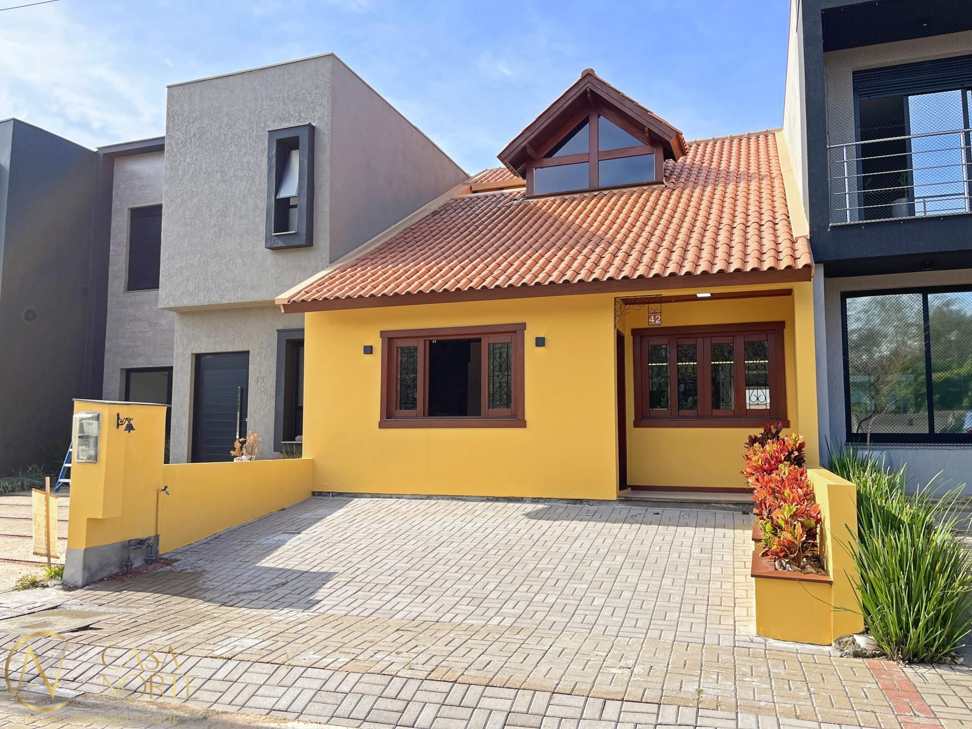 Casa de Condomínio à venda com 3 quartos, 160m², 1 suíte, 2 vagas, Rua Jean Vardaramatos no bairro Hípica em Porto Alegre