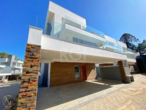 Casa de Condomínio à venda com 3 quartos, 364m², 3 suítes, 2 vagas, Avenida Coronel Marcos no bairro Pedra Redonda em Porto Alegre