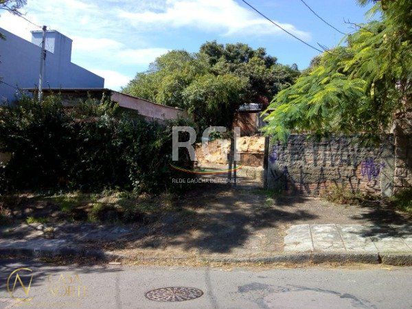 Terreno à venda  com 300m², Rua Liberal no bairro Tristeza em Porto Alegre