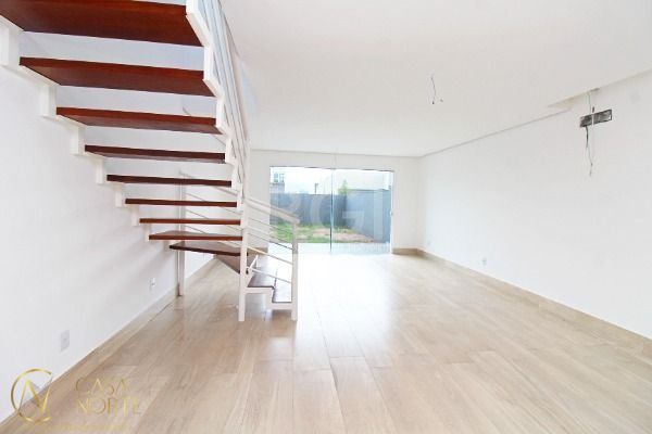 Casa à venda com 3 quartos, 120m², 1 suíte, 2 vagas, Rua Francisco Mattos Terres no bairro Aberta dos Morros em Porto Alegre