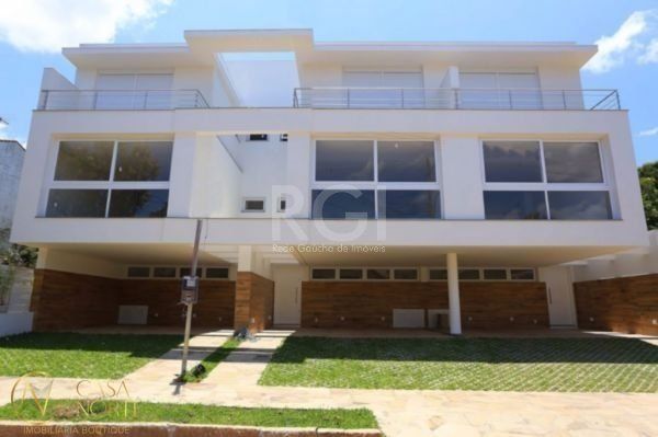 Casa de Condomínio à venda com 3 quartos, 211m², 3 suítes, 2 vagas, Rua José Pedro de Moura no bairro Ipanema em Porto Alegre