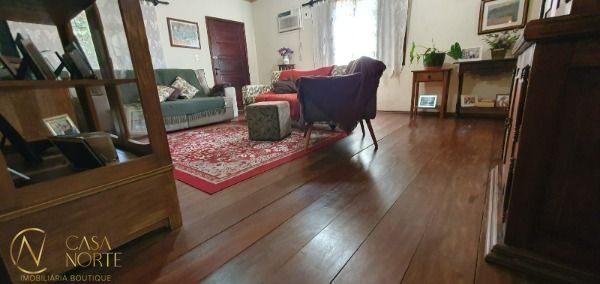 Casa à venda com 3 quartos, 120m², 5 vagas, Rua Hygino Russi Lima no bairro Ponta Grossa em Porto Alegre