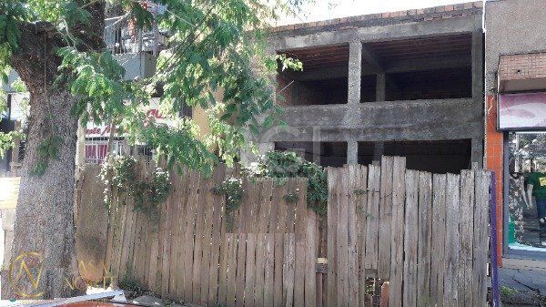 Terreno à venda  com 177m², Rua Doutor Armando Barbedo no bairro Tristeza em Porto Alegre