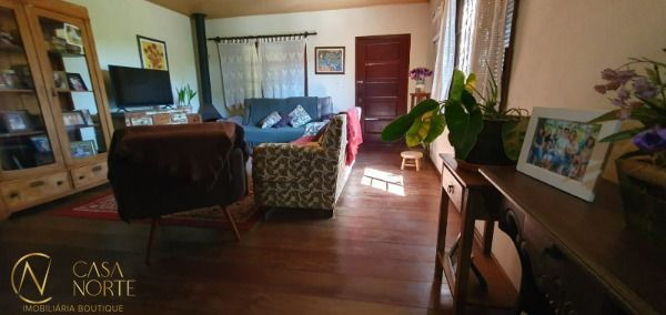 Casa à venda com 3 quartos, 120m², 5 vagas, Rua Hygino Russi Lima no bairro Ponta Grossa em Porto Alegre