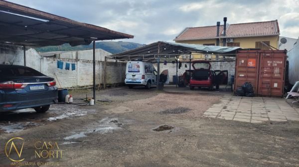 Terreno à venda  com 102m², Avenida Edgar Pires de Castro no bairro Hípica em Porto Alegre