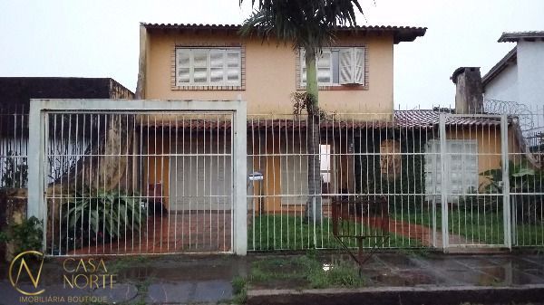 Casa à venda com 4 quartos, 275m², 2 vagas, Rua Urussanga no bairro Guarujá em Porto Alegre
