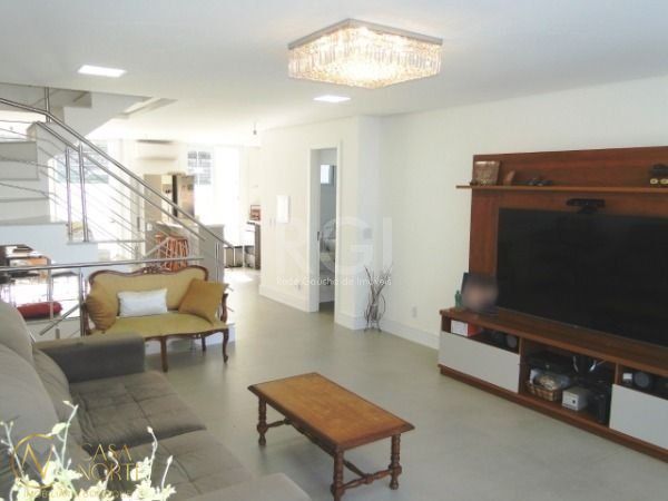 Casa de Condomínio à venda com 3 quartos, 211m², 3 suítes, 2 vagas, Rua José Pedro de Moura no bairro Ipanema em Porto Alegre
