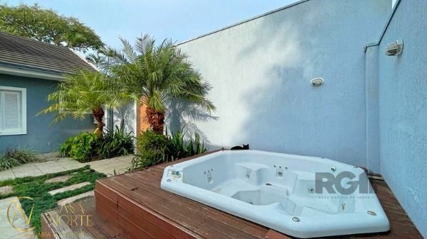 Casa à venda , 350m², 3 suítes, 4 vagas, Rua Conselheiro Xavier da Costa no bairro Ipanema em Porto Alegre