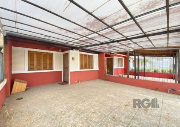 Casa à venda com 2 quartos, 62m², 2 vagas, Rua José Celestino da Silva no bairro Hípica em Porto Alegre