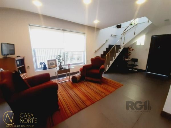 Casa à venda com 4 quartos, 242m², 1 suíte, 4 vagas, Rua Barão de Cerro Largo no bairro Menino Deus em Porto Alegre