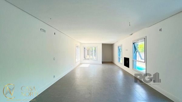Casa à venda com 3 quartos, 210m², 2 suítes, 2 vagas, Rua José Sanguinetti no bairro Jardim Isabel em Porto Alegre