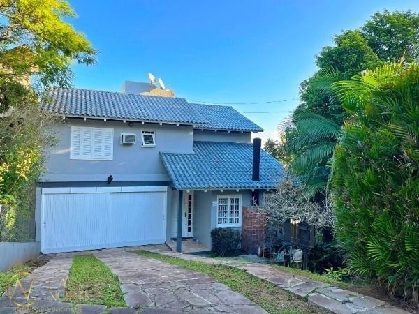 Casa à venda com 3 quartos, 206m², 1 suíte, 4 vagas, Rua Doutor Pitrez no bairro Ipanema em Porto Alegre
