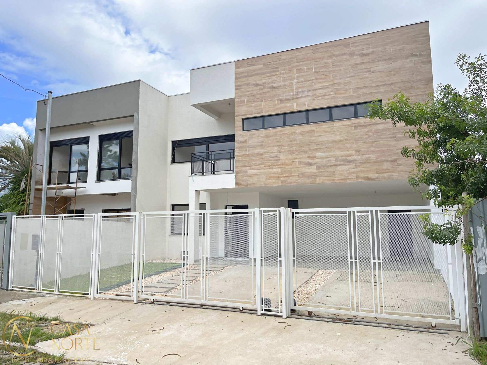 Casa à venda com 3 quartos, 350m², 3 suítes, 4 vagas, Rua Engenheiro Coelho Parreira no bairro Ipanema em Porto Alegre