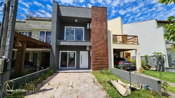 Casa à venda com 3 quartos, 175m², 1 suíte, 2 vagas, Rua Carlos Maximiliano Fayet no bairro Hípica em Porto Alegre