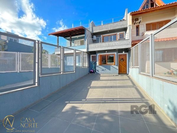 Casa à venda com 3 quartos, 130m², 3 suítes, 2 vagas, Rua Heitor Kramer no bairro Guarujá em Porto Alegre