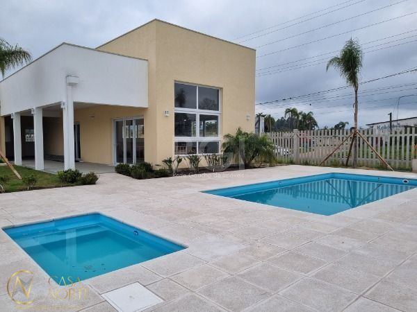 Terreno à venda  com 132m², Avenida Edgar Pires de Castro no bairro Hípica em Porto Alegre