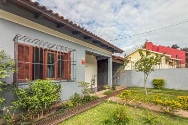 Casa à venda com 2 quartos, 140m², 1 suíte, 3 vagas, Rua Jair de Moura Calixto no bairro Ipanema em Porto Alegre
