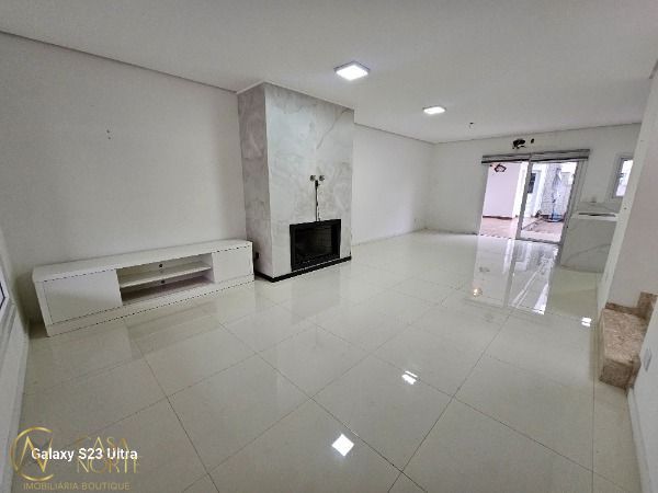 Casa de Condomínio à venda com 4 quartos, 220m², 4 suítes, 2 vagas, Rua Jean Vardaramatos no bairro Hípica em Porto Alegre