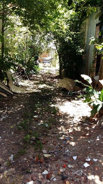Terreno à venda  com 742m², Rua Intendente Alfredo Azevedo no bairro Glória em Porto Alegre