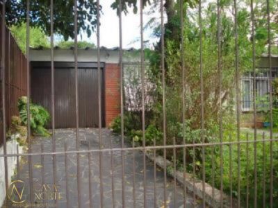 Casa à venda com 4 quartos, 620m², 3 vagas, Copacabana no bairro Tristeza em Porto Alegre
